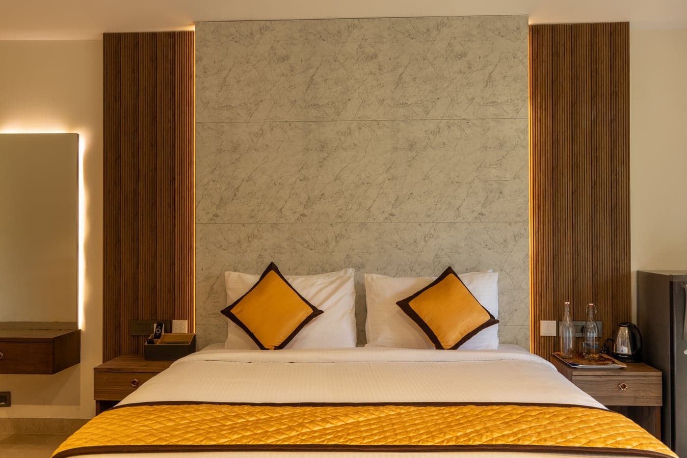 Deluxe Room thumbnail 3