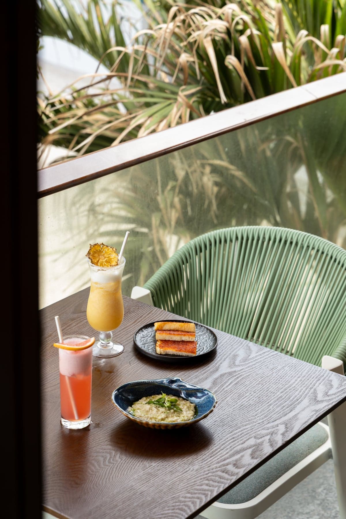 Shoreland Leisure Stays – Poolside Dining