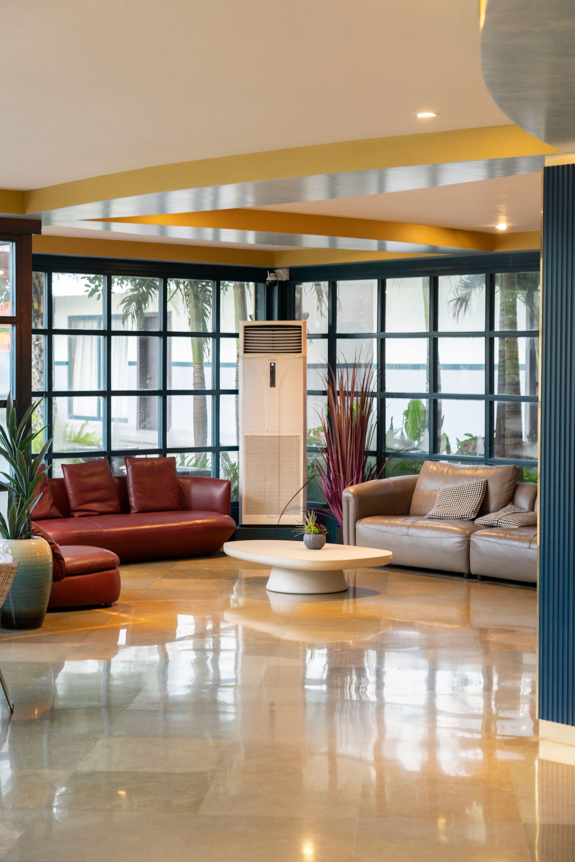 Shoreland Leisure Stays – Lobby Lounge Seating