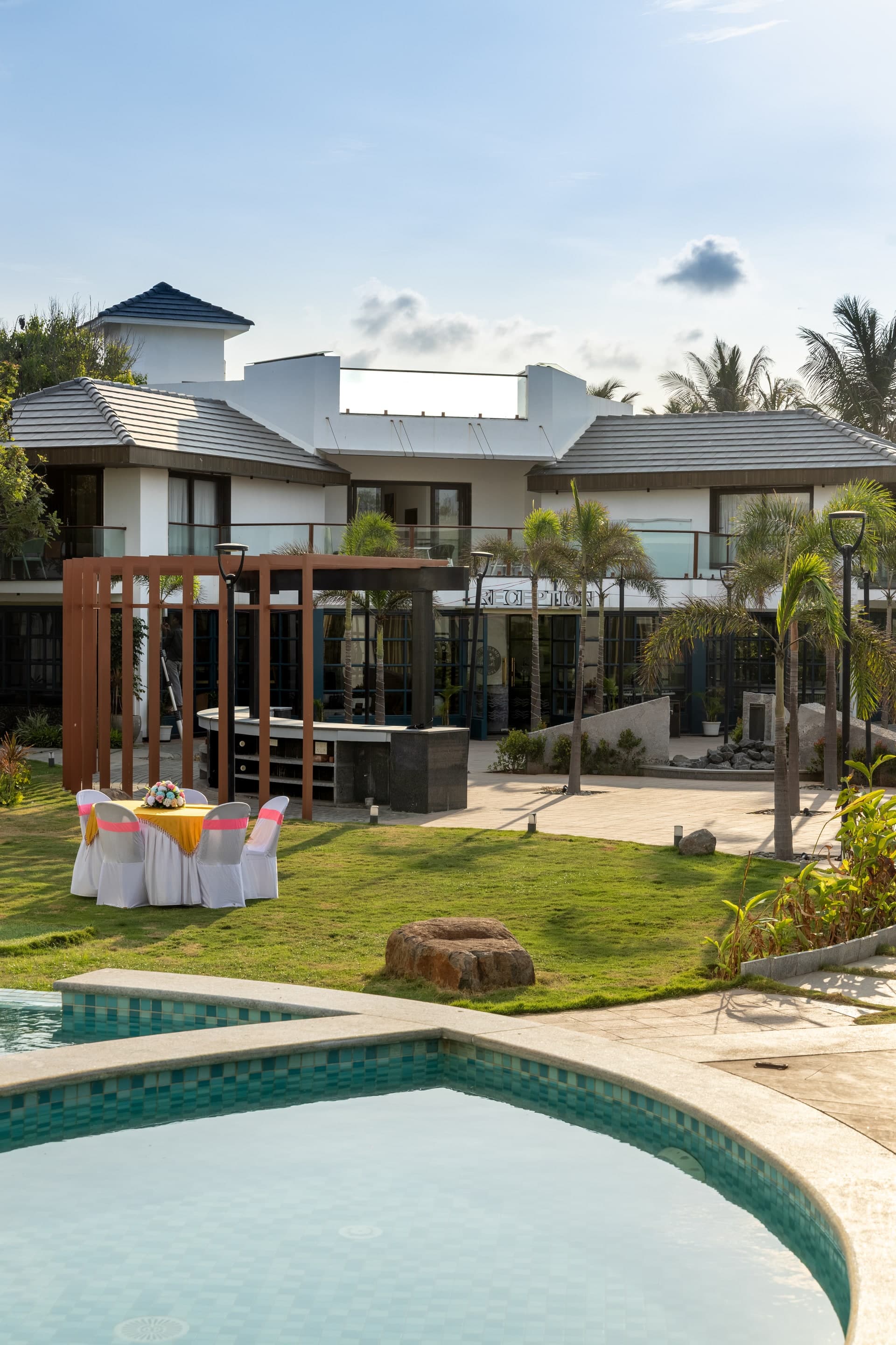 Shoreland Leisure Stays – Pool and Garden