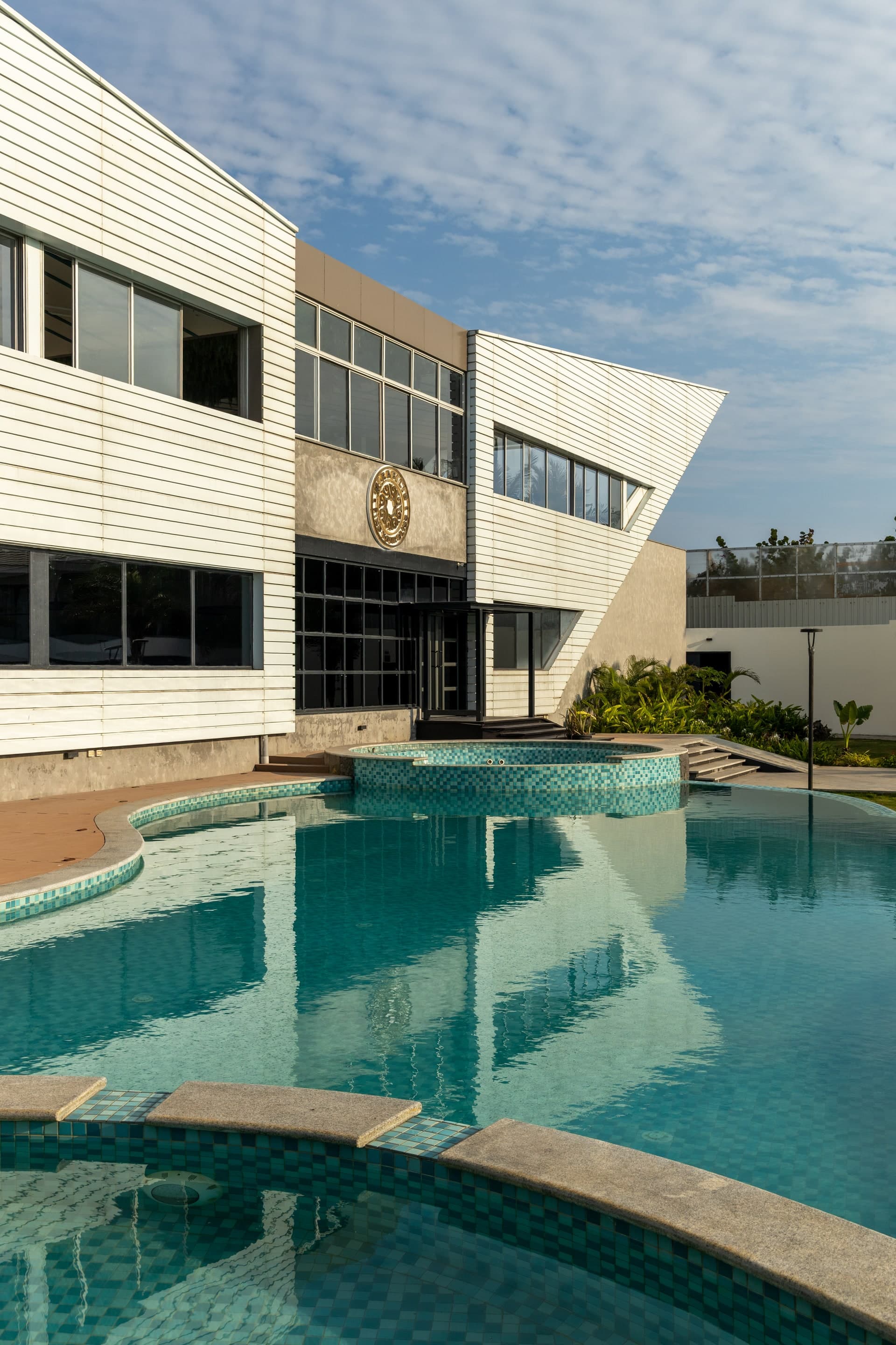 Shoreland Leisure Stays – Pool View