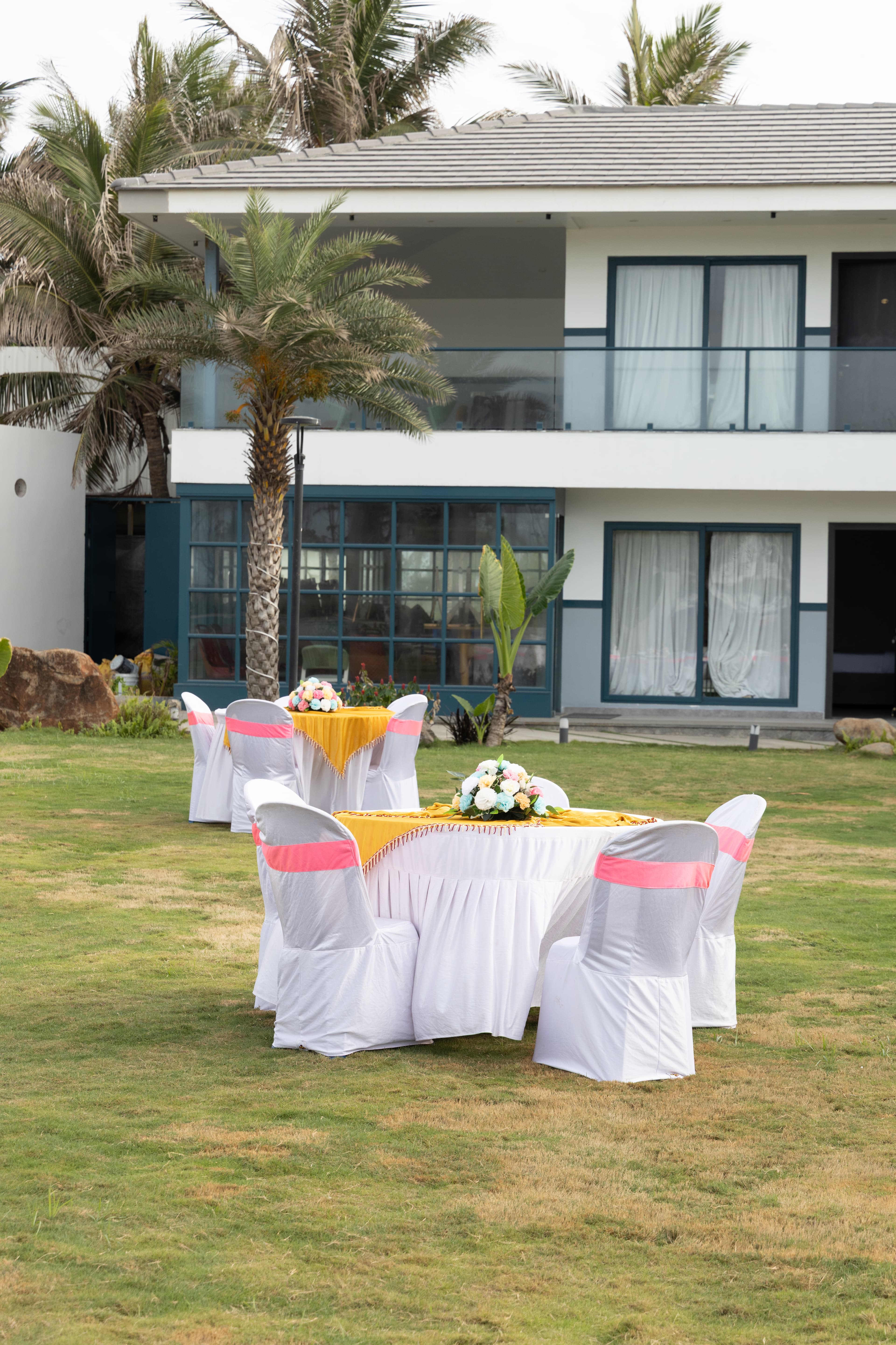 Samudhra Hall – garden outdoor dining