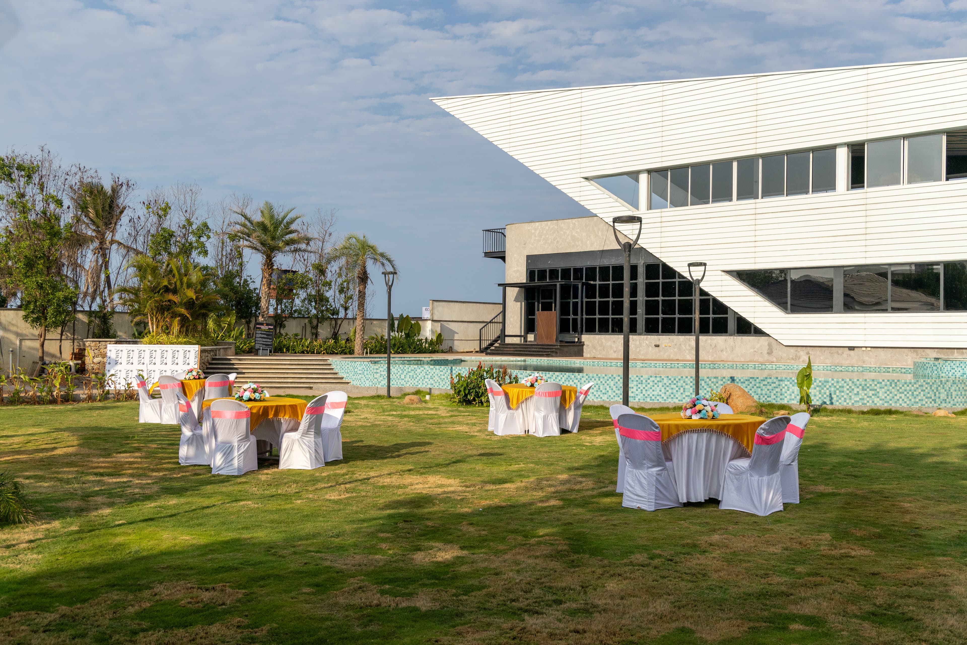 Samudhra Hall – poolside lawn event
